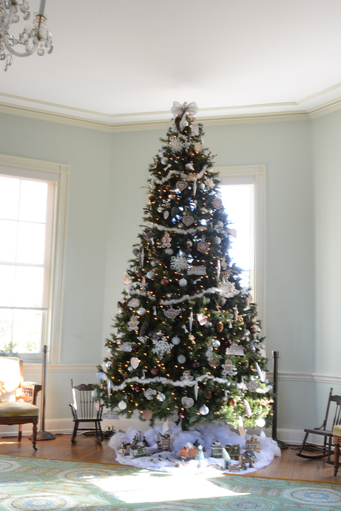 a tree decorated for the holidays at Laurel Hill Mansion