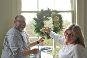 Militia Hill Questers and Darren Fava decorating historic Laurel Hill Mansion for the 2023 Winter Holidays