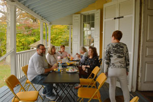 Militia Hill Questers, Women for Greater Philadelphia members and WFGP Advisory Council Member Darren Fava decorating Laurel Hill Mansion for the 2023 Winter Holidays.